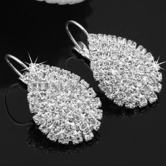 Beautiful rhinestone teardrop pierced earrings - Picture 1 of 2